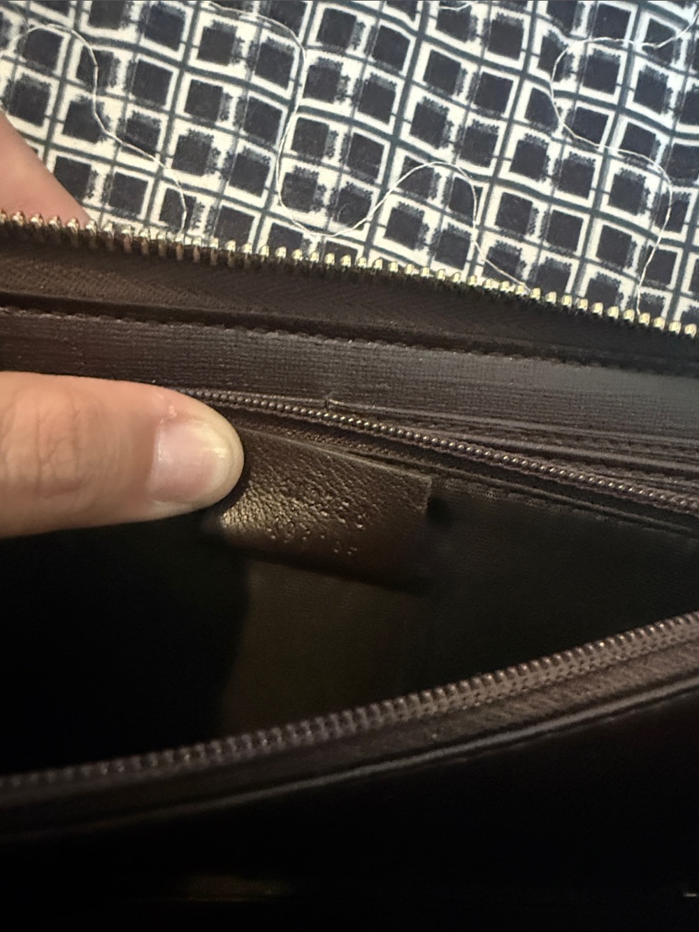 Gucci Brown Zip Wallet with Signature Webbing and Gold Accent - Picture 8 of 10